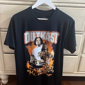 Mens Outkast Graphic T-shirt. Size Small. Black and Orange